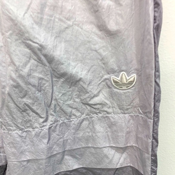 𝅺ADIDAS track pant size small silver vintage vibe - Picture 2 of 9